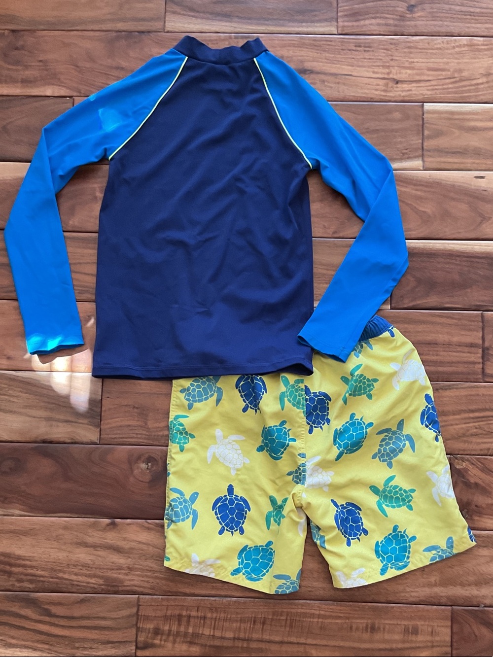 Indispensable Mini Boden Turtle Rash Guard Swim Set - Picture 4 of 4